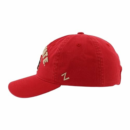 Red baseball cap with side embroidery